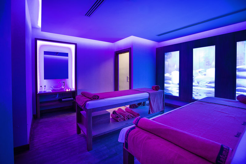 QLUSIVE HOTEL 14+