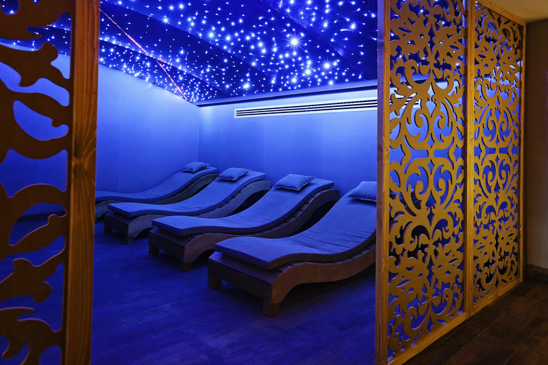 QLUSIVE HOTEL 14+