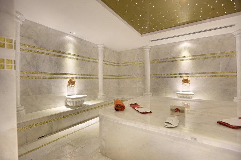 QLUSIVE HOTEL 14+