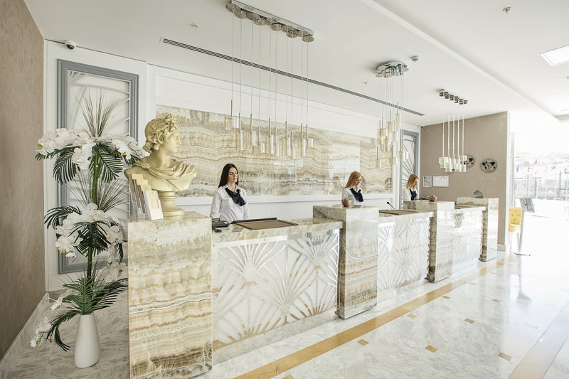 QLUSIVE HOTEL 14+