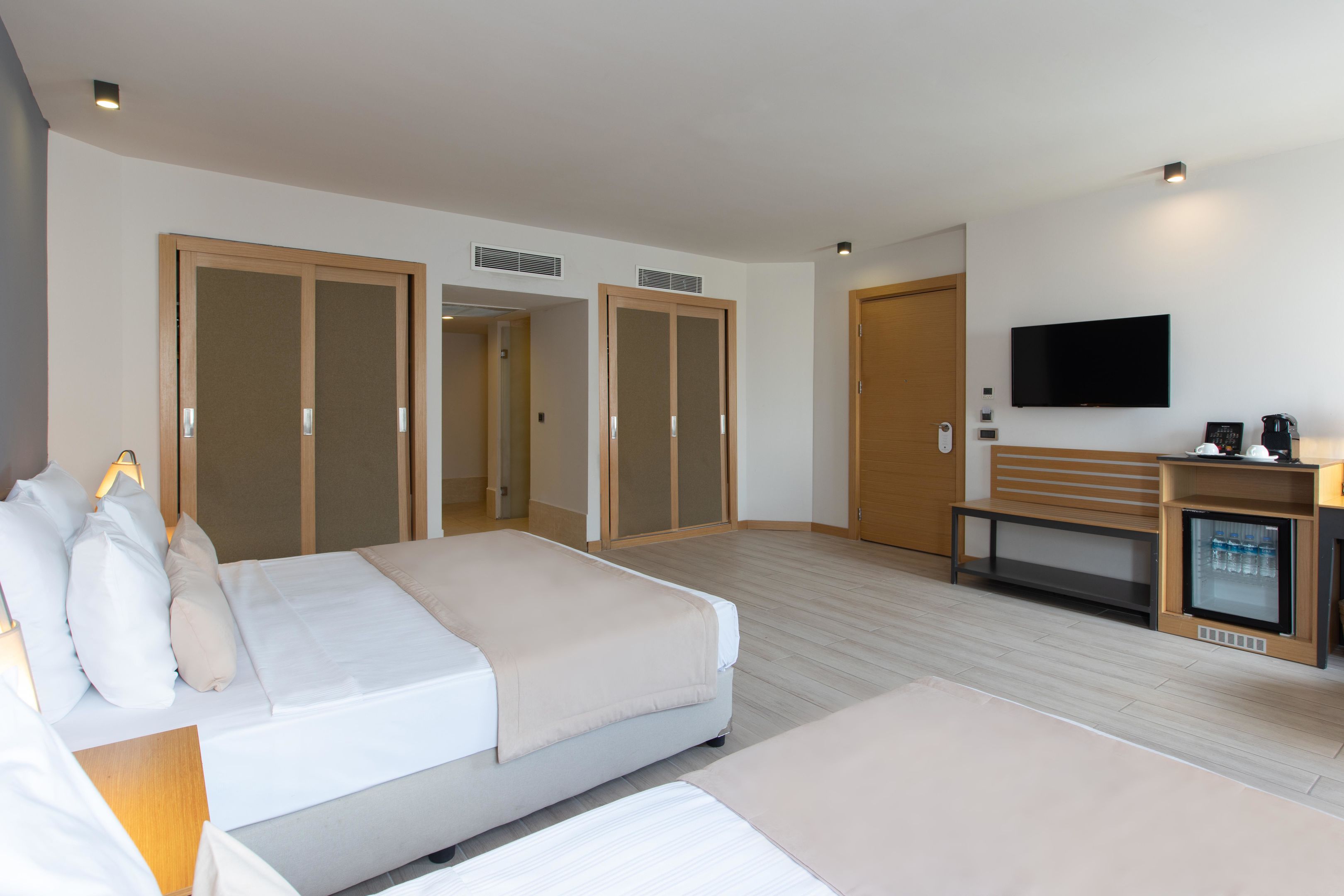 SENSES HOTEL 14+