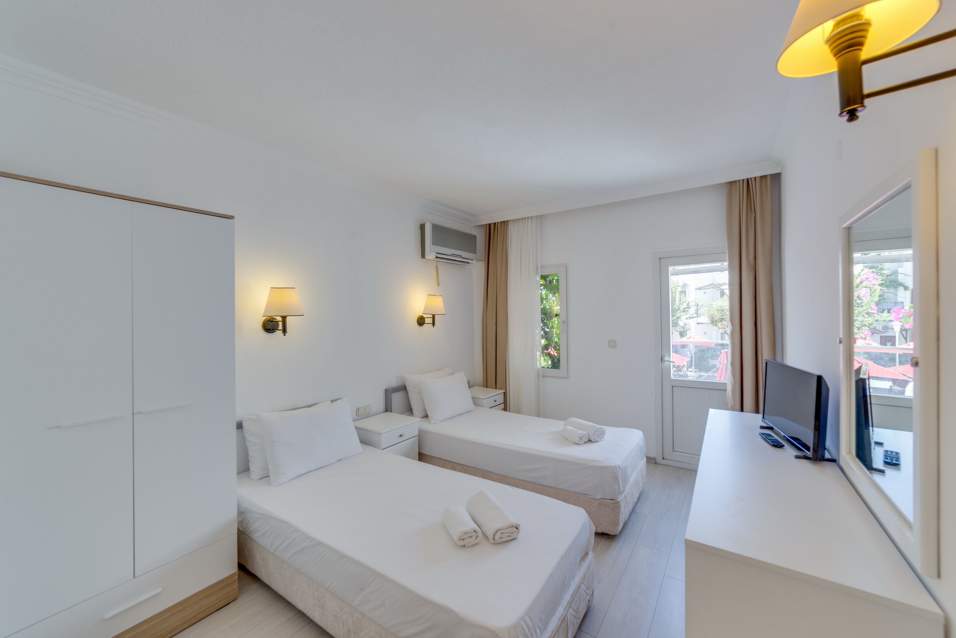 THE HELLO HOTEL