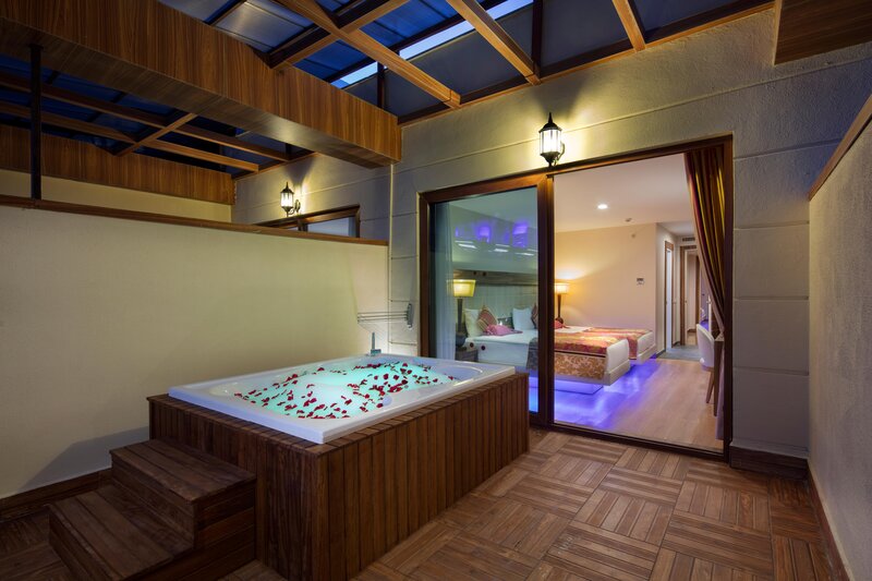 GRANADA LUXURY OKURCALAR