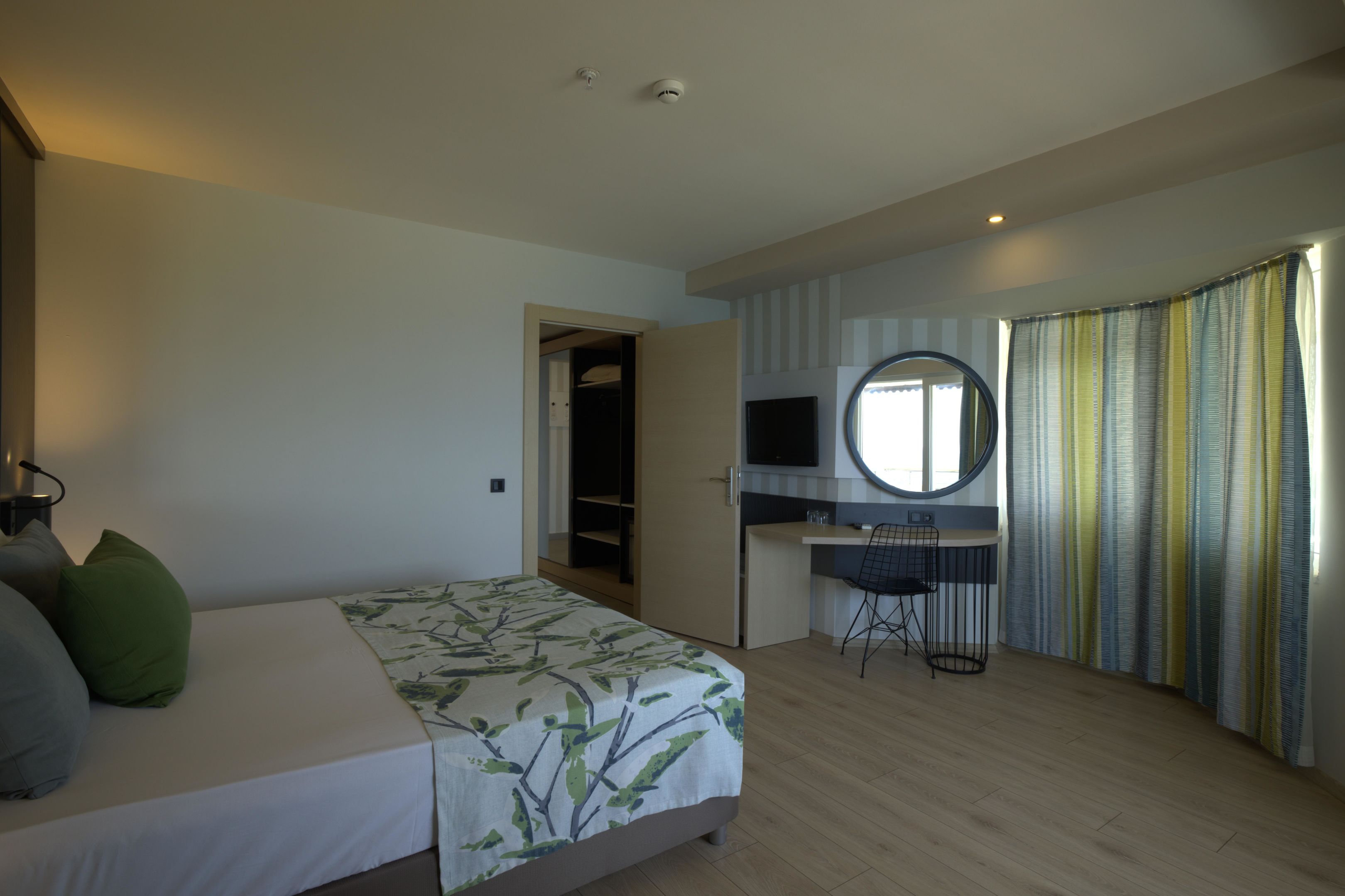 EOS BEACH RESORT (ex.Crystal Land of Paradise)