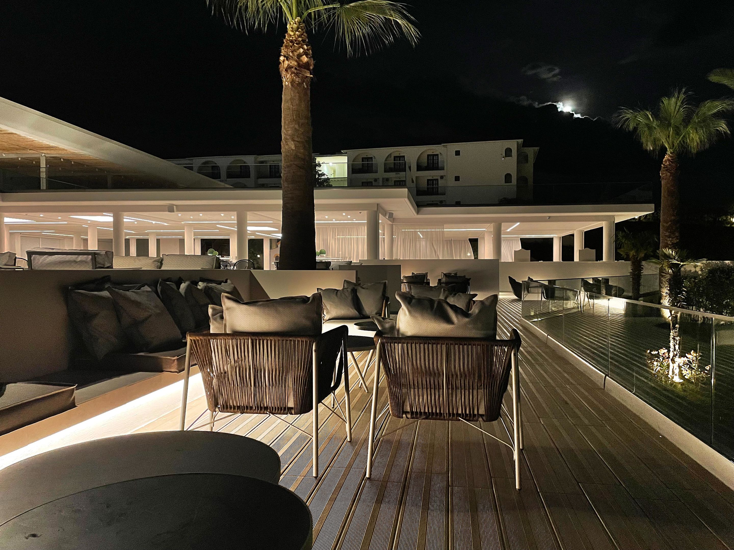 AKRATHOS HOTEL
