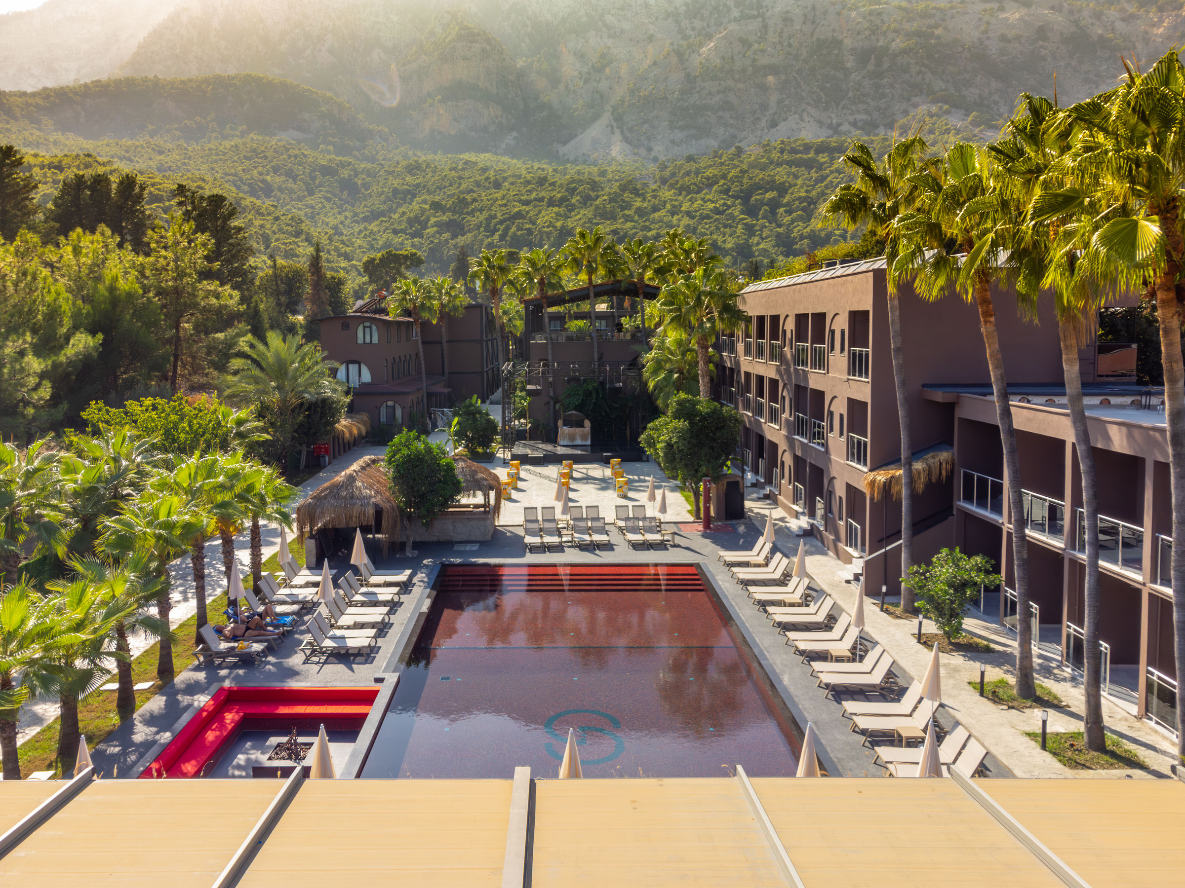 GOLDEN SUN HOTEL