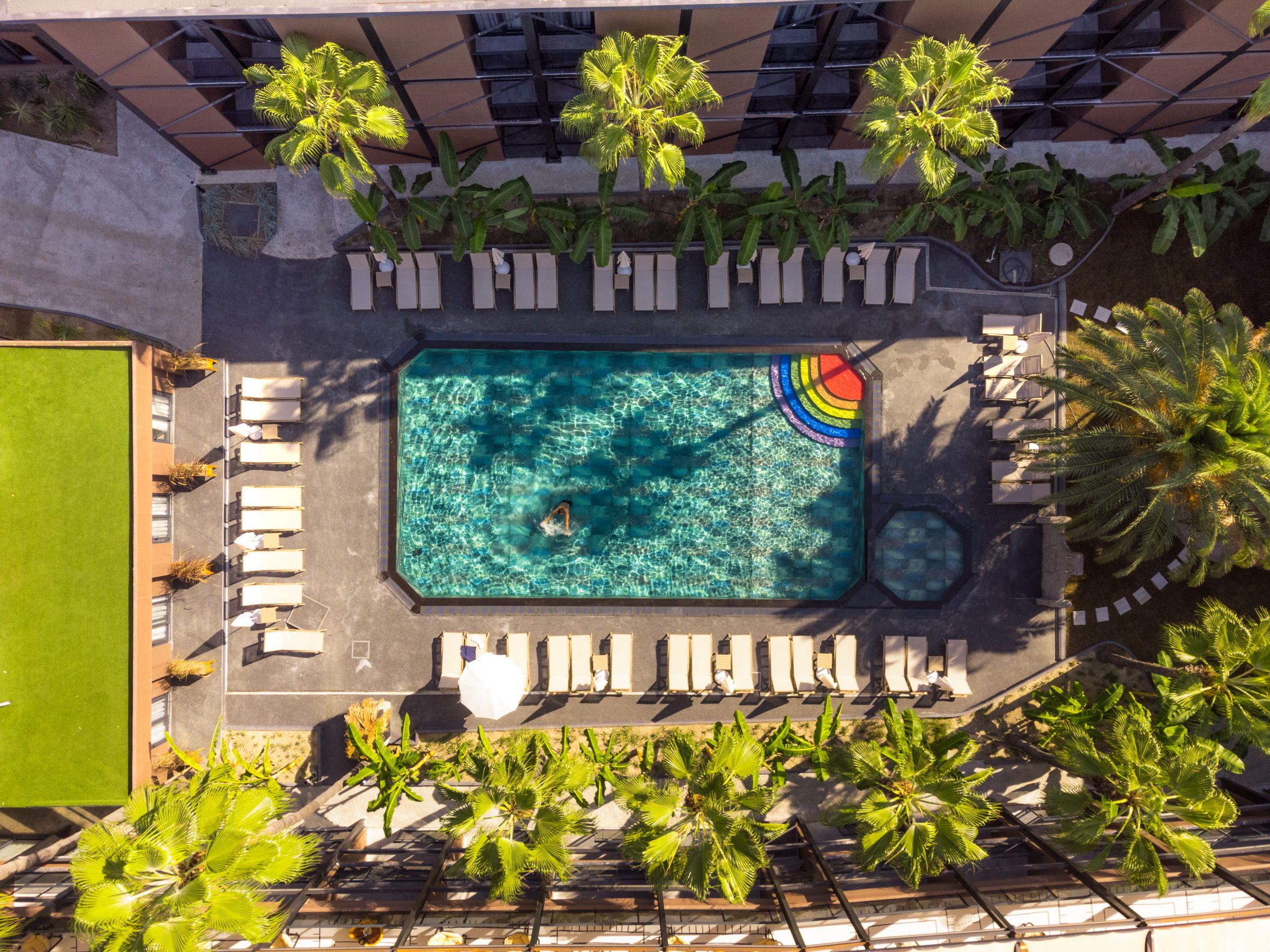 GOLDEN SUN HOTEL