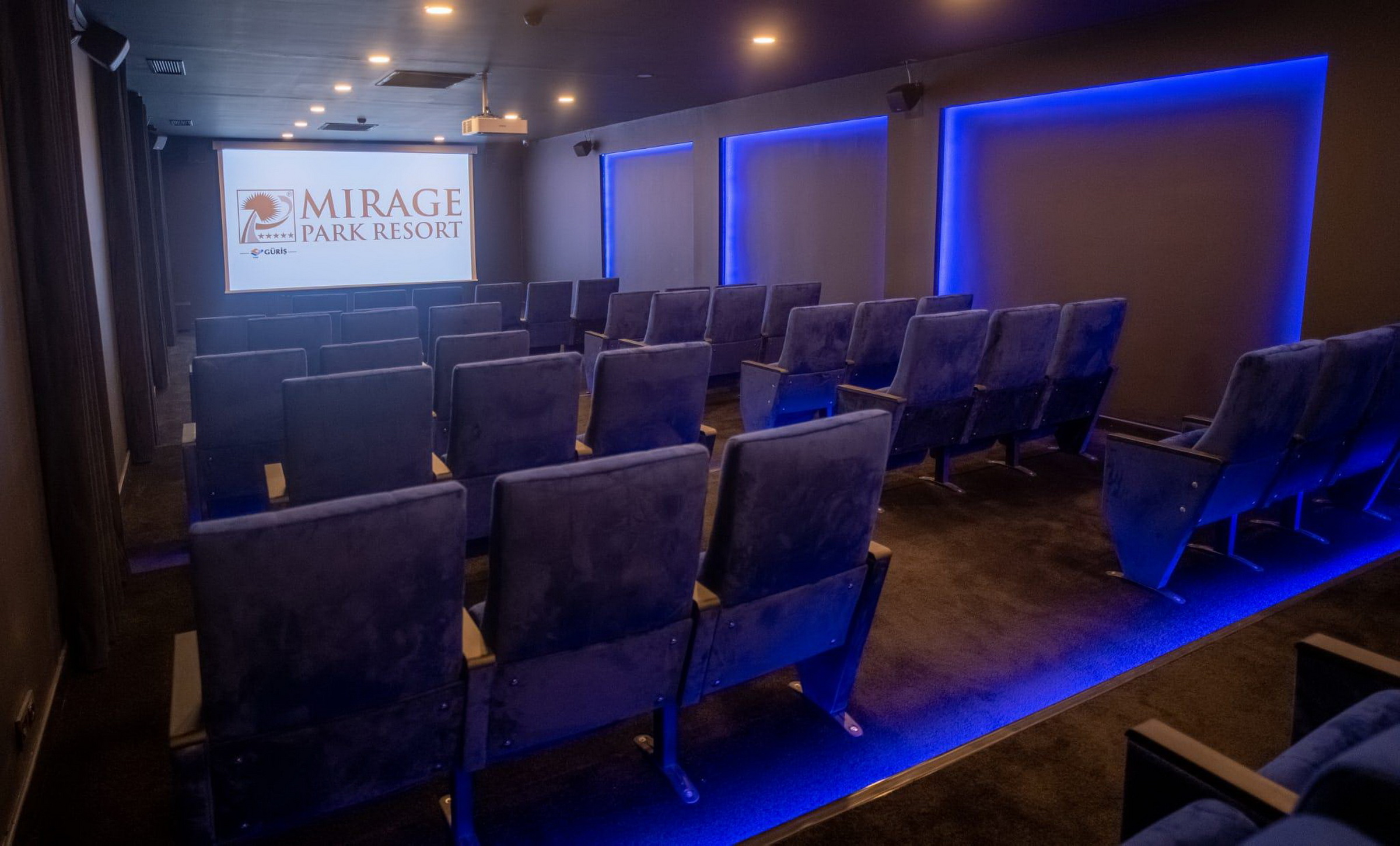 MIRAGE PARK RESORT