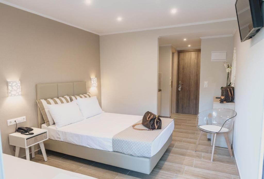 AMMOS BEACH SEASIDE LUXURY SUITES