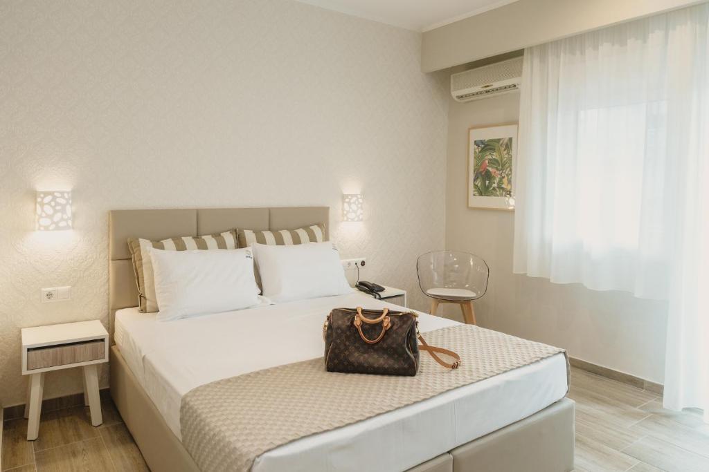 AMMOS BEACH SEASIDE LUXURY SUITES