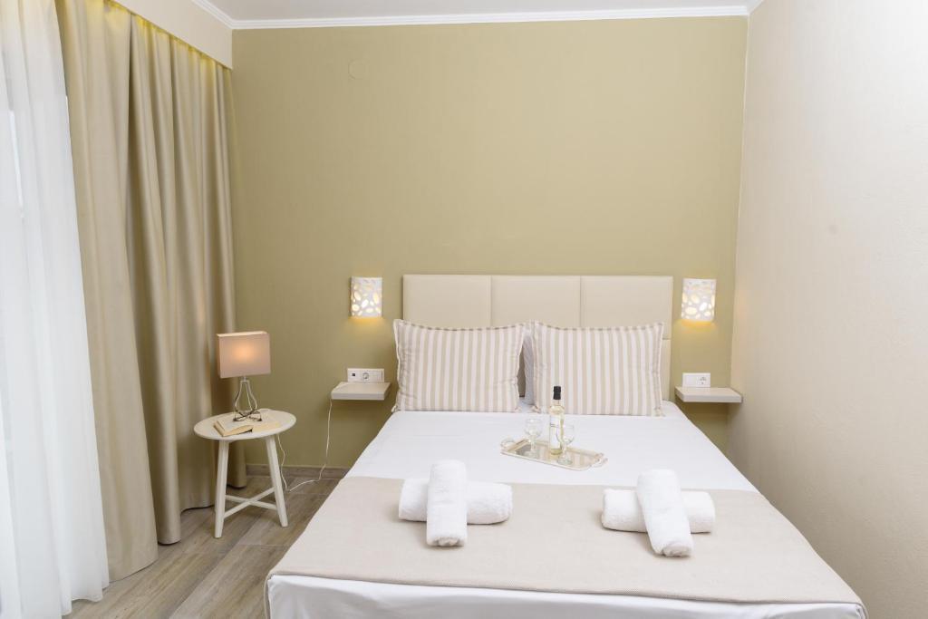 AMMOS BEACH SEASIDE LUXURY SUITES