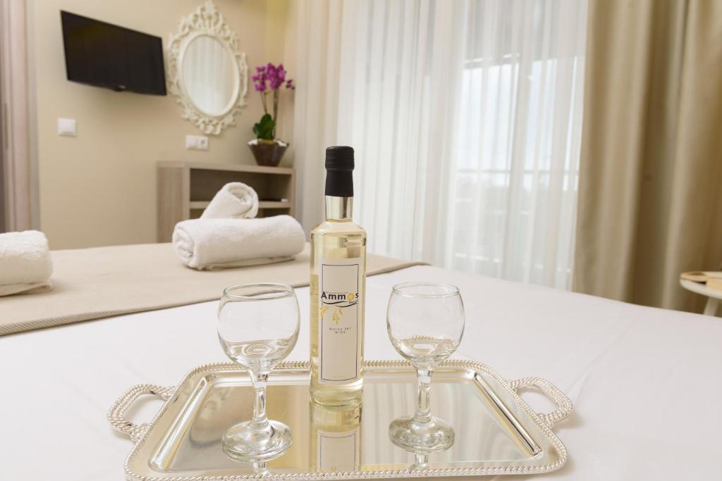 AMMOS BEACH SEASIDE LUXURY SUITES
