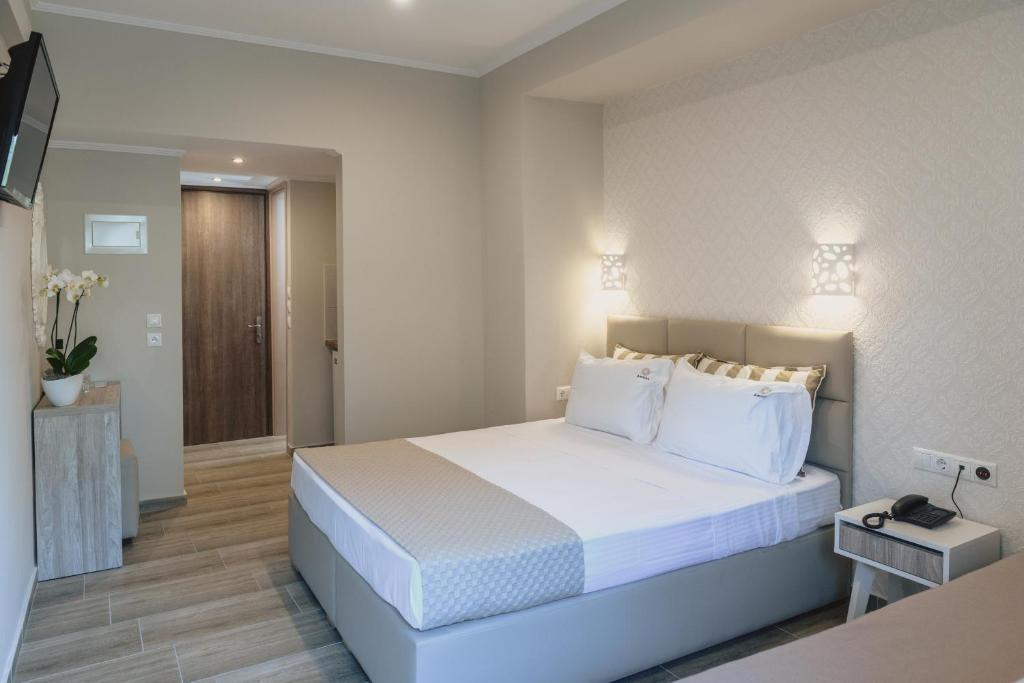 AMMOS BEACH SEASIDE LUXURY SUITES