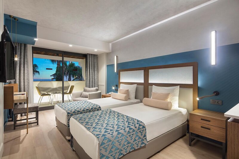 TRENDY SIDE BEACH ADULT ONLY 16+
