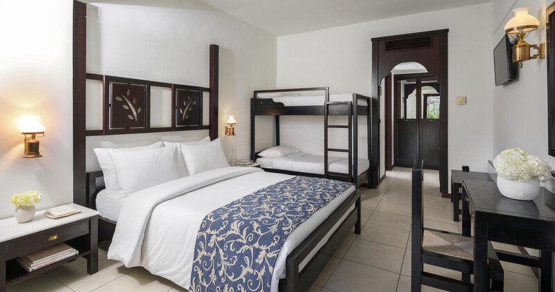 SIMANTRO BEACH HOTEL