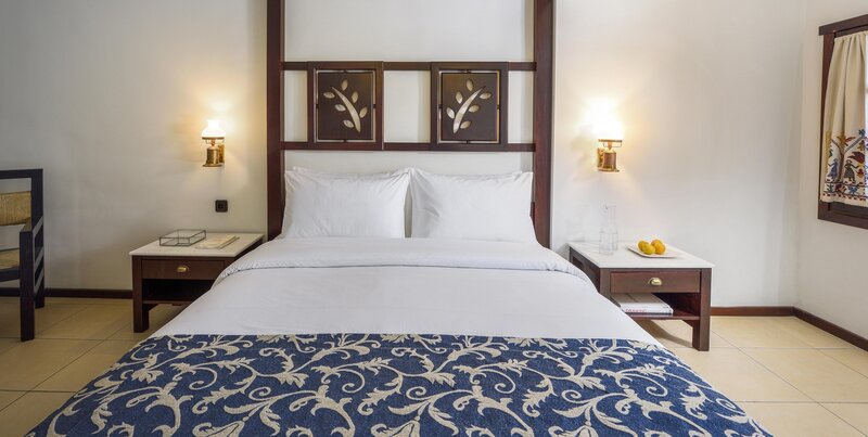 SIMANTRO BEACH HOTEL