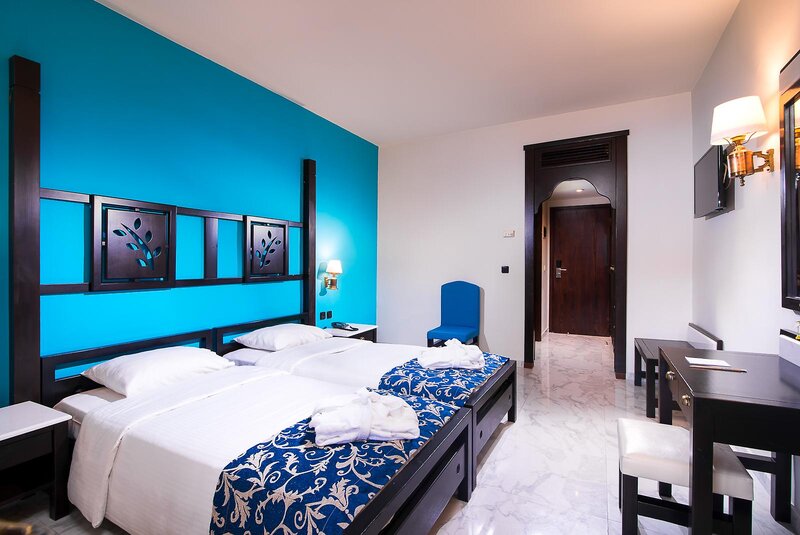 SIMANTRO BEACH HOTEL