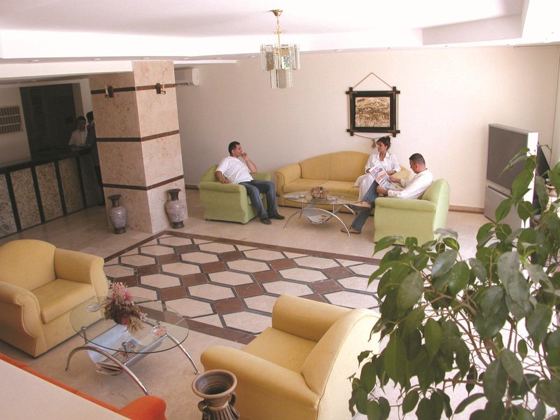 MR CRANE HOTEL