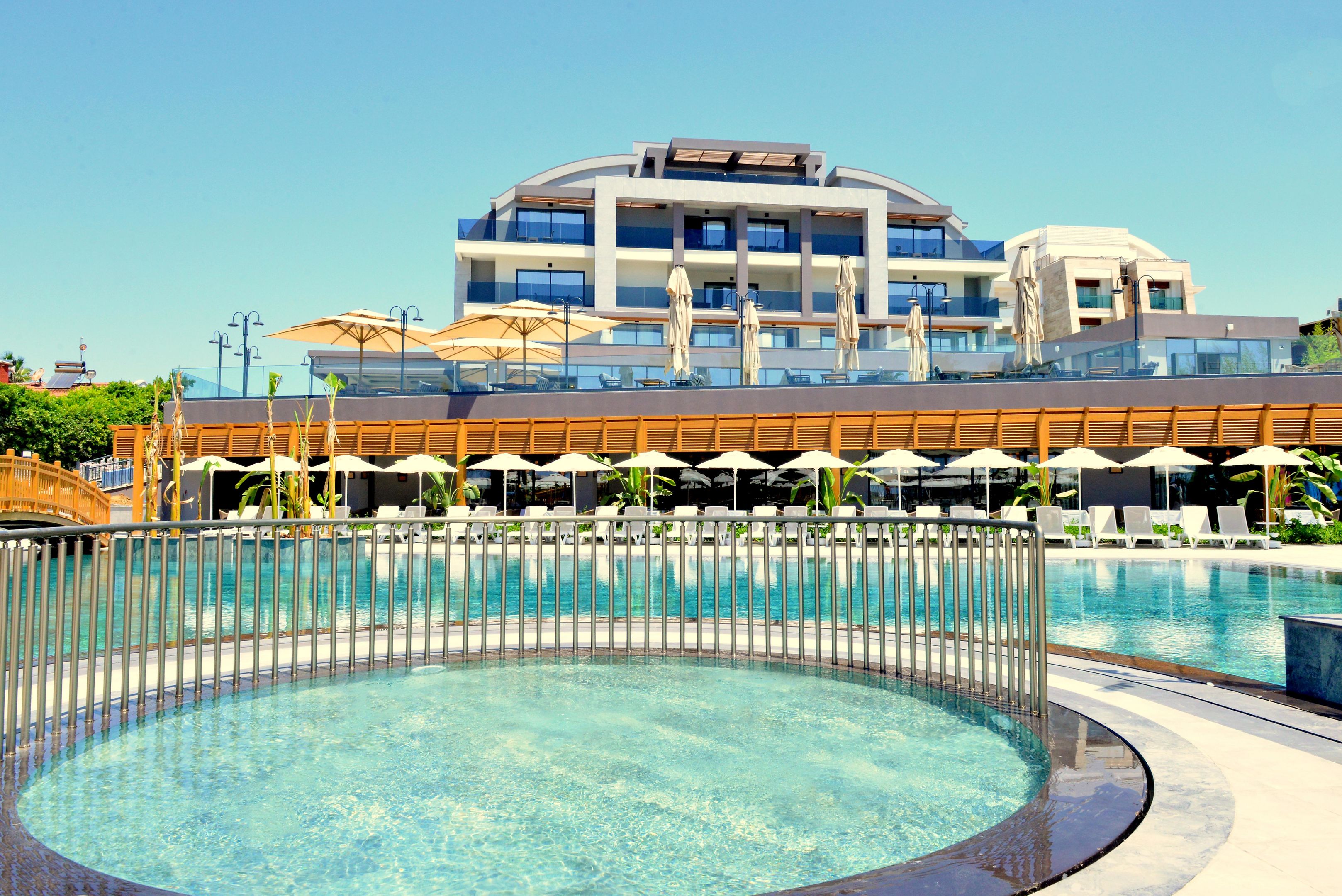 LUNA VISTA HOTEL