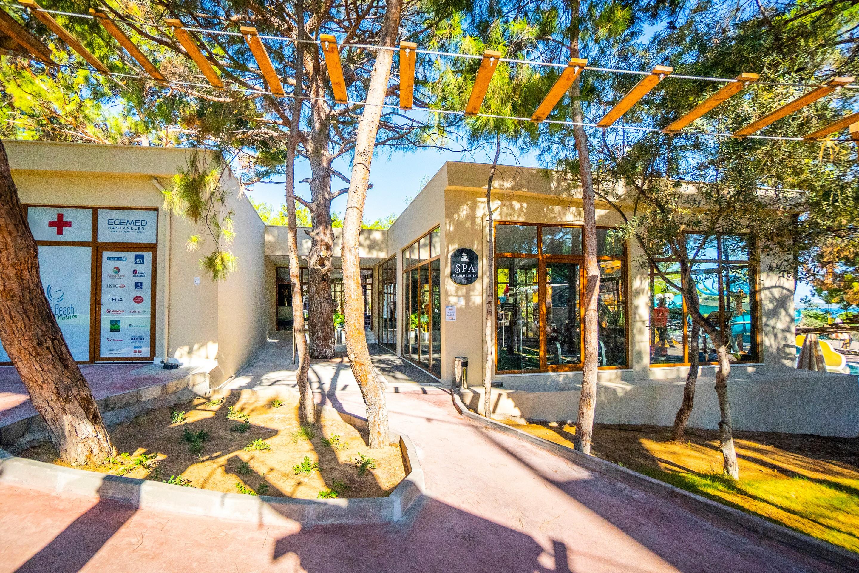 LONG BEACH CLUB NATURE
