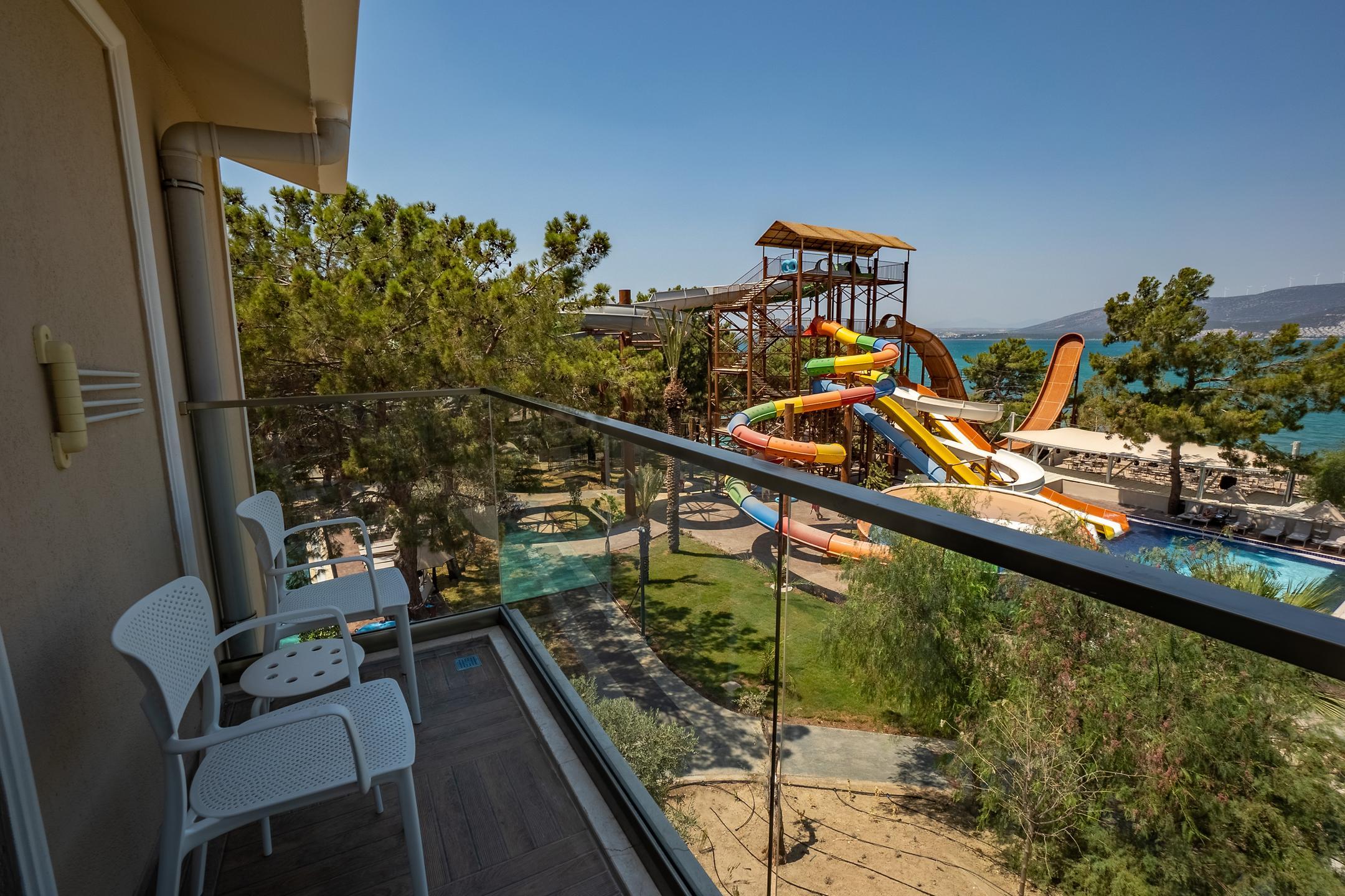 LONG BEACH CLUB NATURE