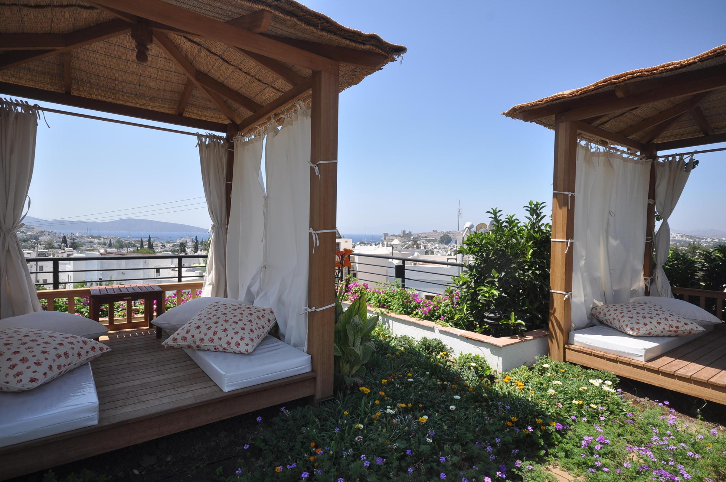 EL VINO SUITES