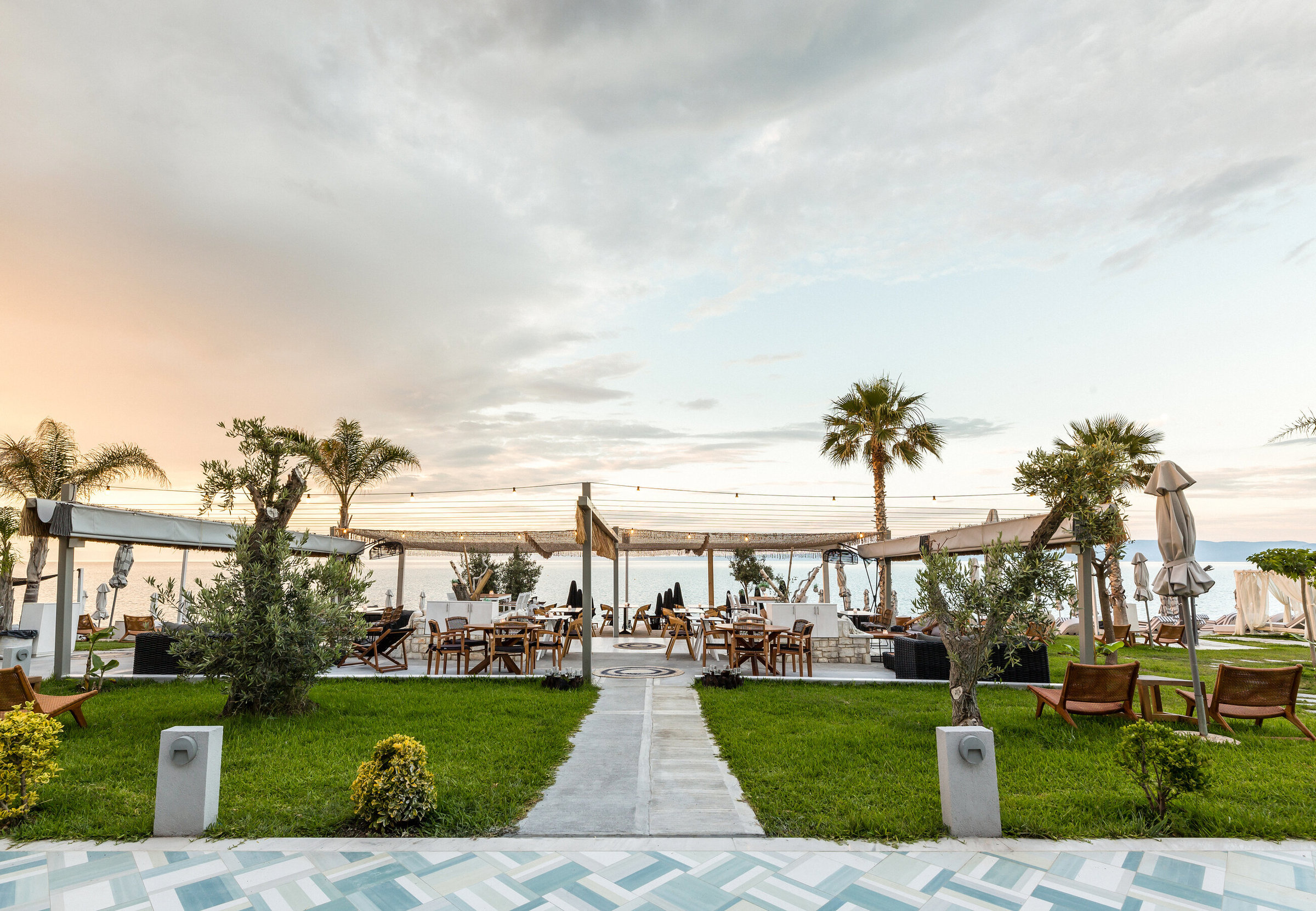 BLUE CARPET LUXURY SUITES