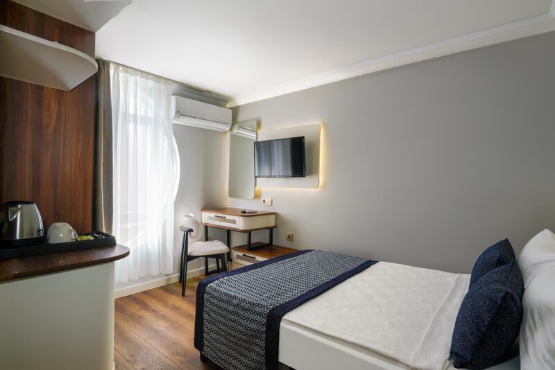 Q ELLA BEACH HOTEL
