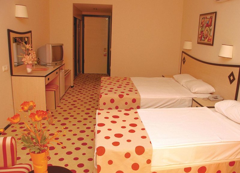 Q ELLA BEACH HOTEL