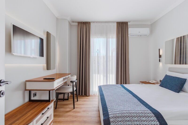 Q ELLA BEACH HOTEL