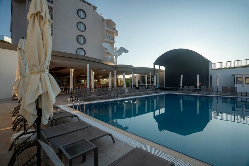 Q ELLA BEACH HOTEL