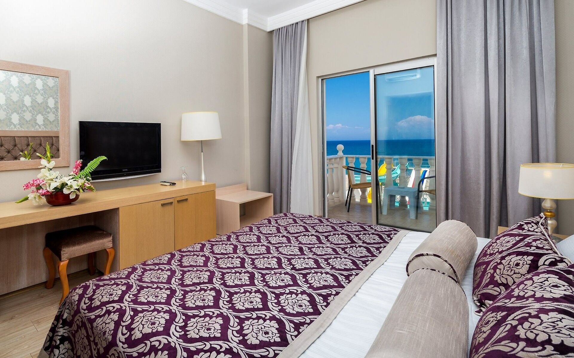 SL LA PERLA HOTEL