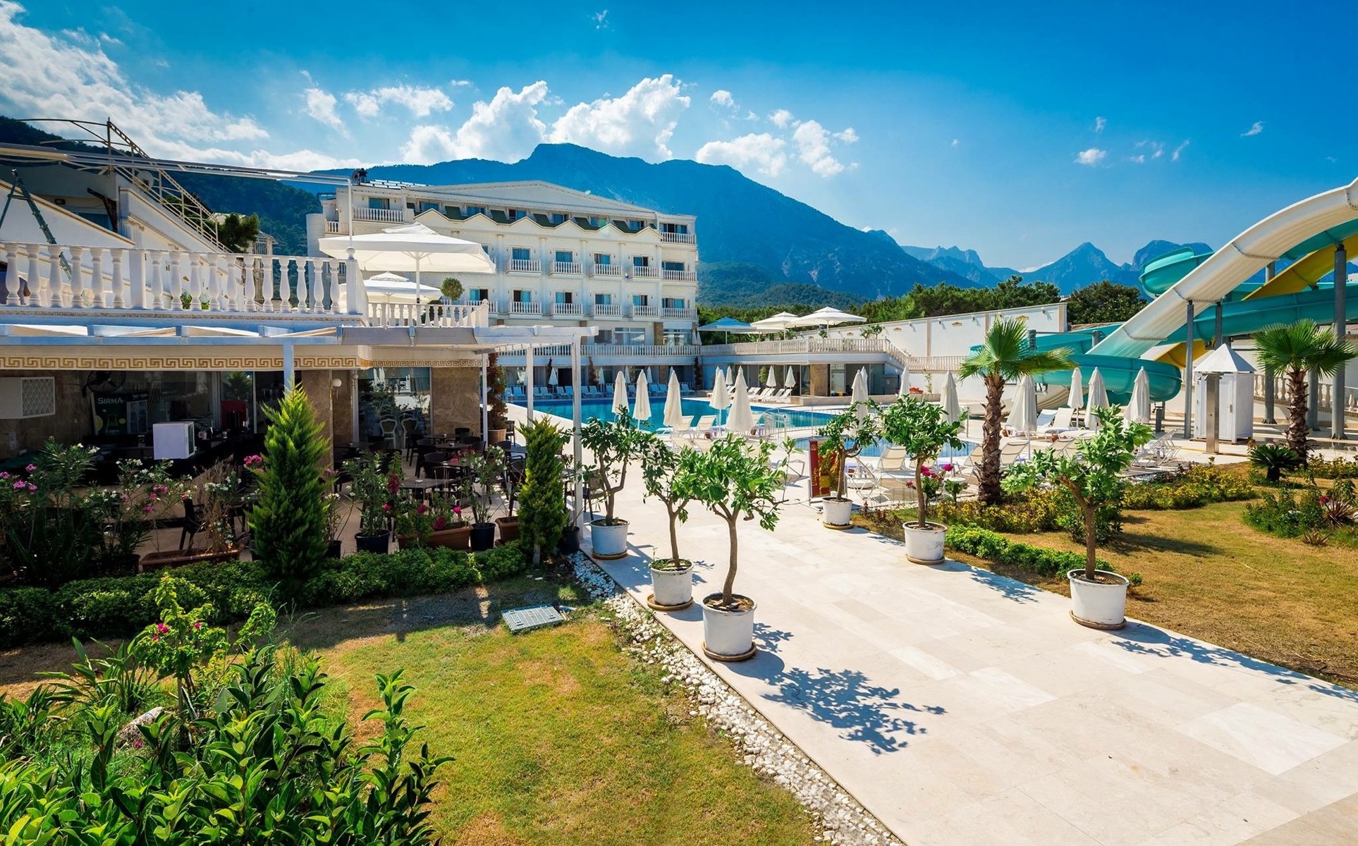 SL LA PERLA HOTEL