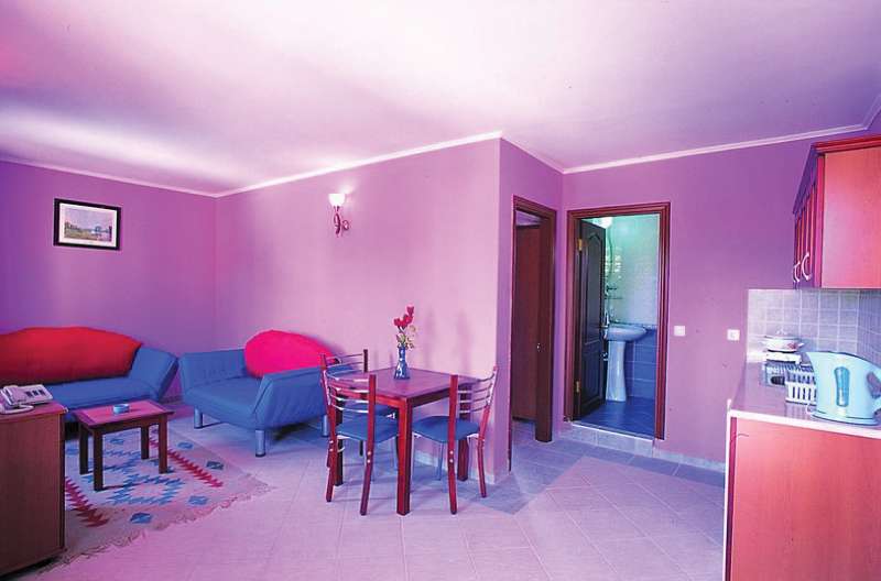 MOONSHINE HOTEL - SUITES