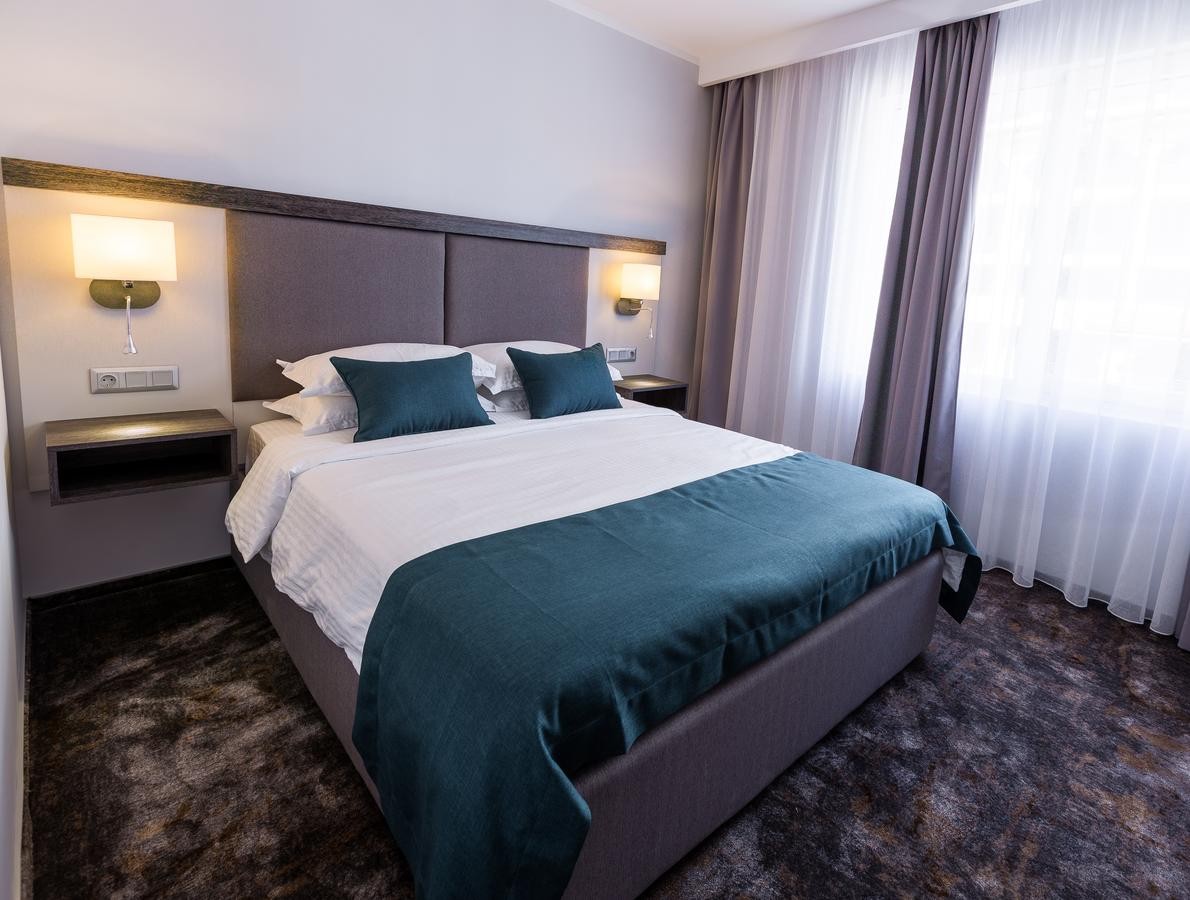 BEST WESTERN PLUS PREMIUM INN HOTEL