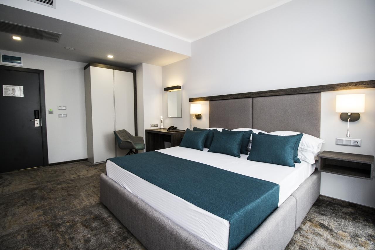BEST WESTERN PLUS PREMIUM INN HOTEL