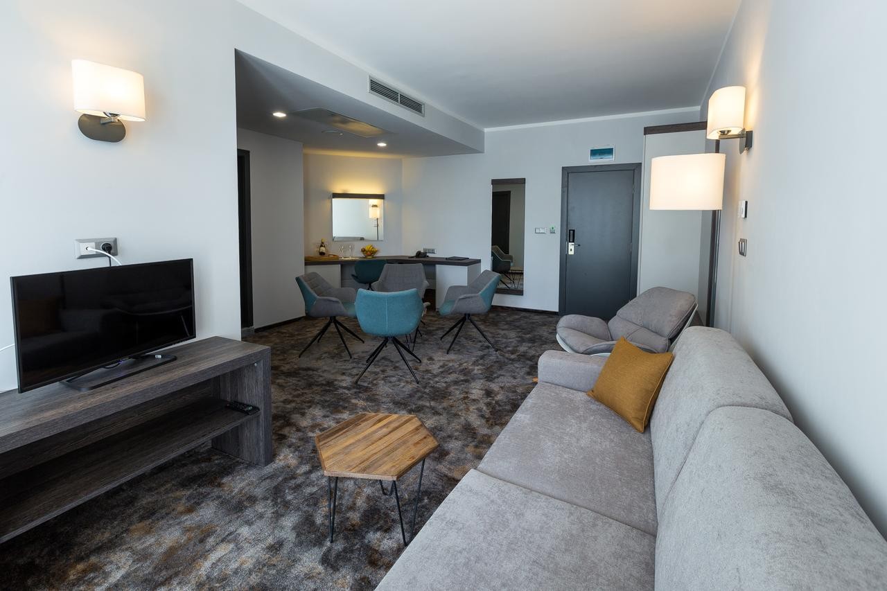BEST WESTERN PLUS PREMIUM INN HOTEL