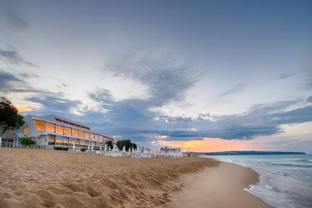 ALUASUN HELIOS BEACH