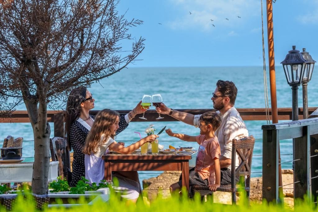 HVD RIVIERA BEACH HOTEL