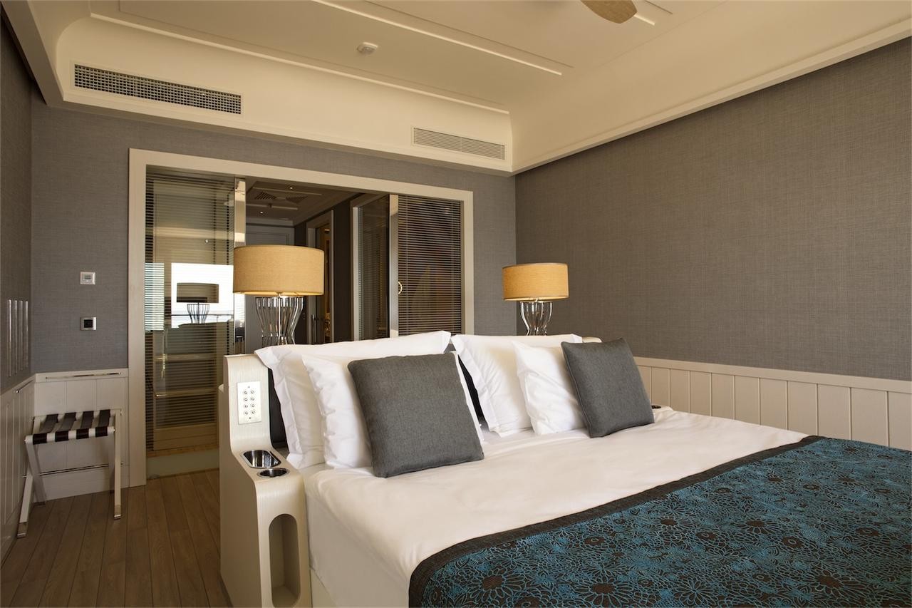 CARESSE A LUXURY COLLECTION RESORT-SPA