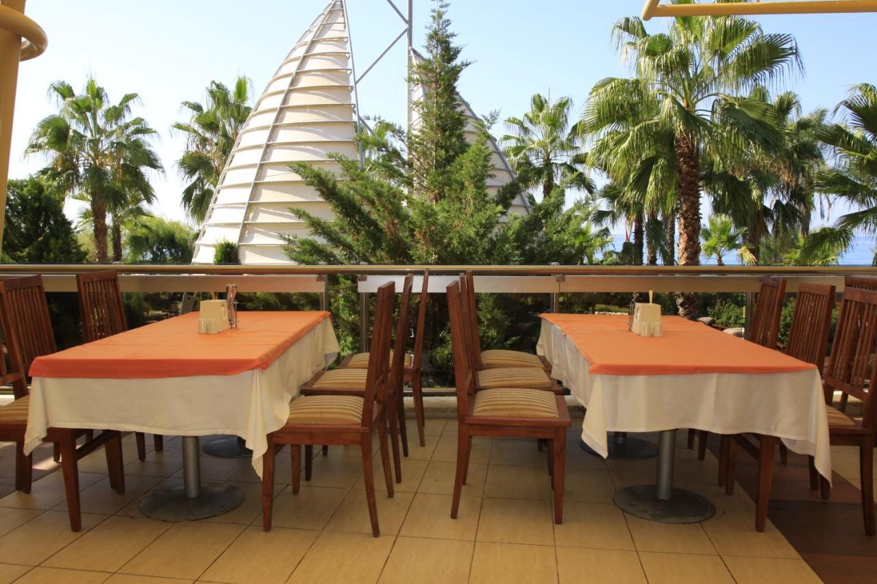 AQI HOTELS PEGASOS ROYAL