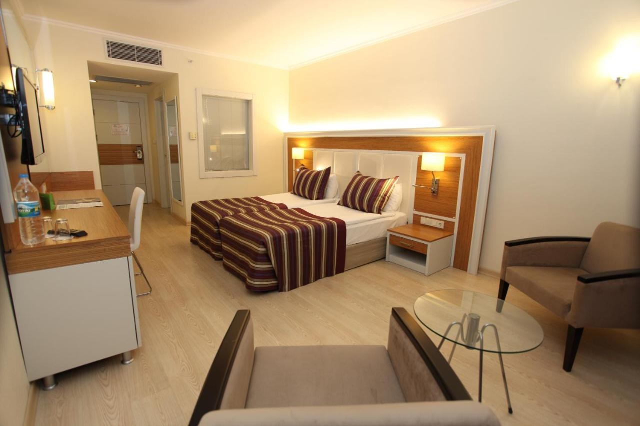 AQI HOTELS PEGASOS ROYAL