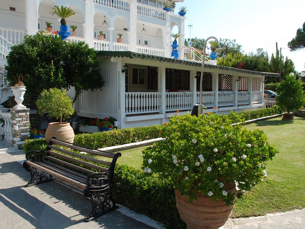 DIAPOROS HOTEL