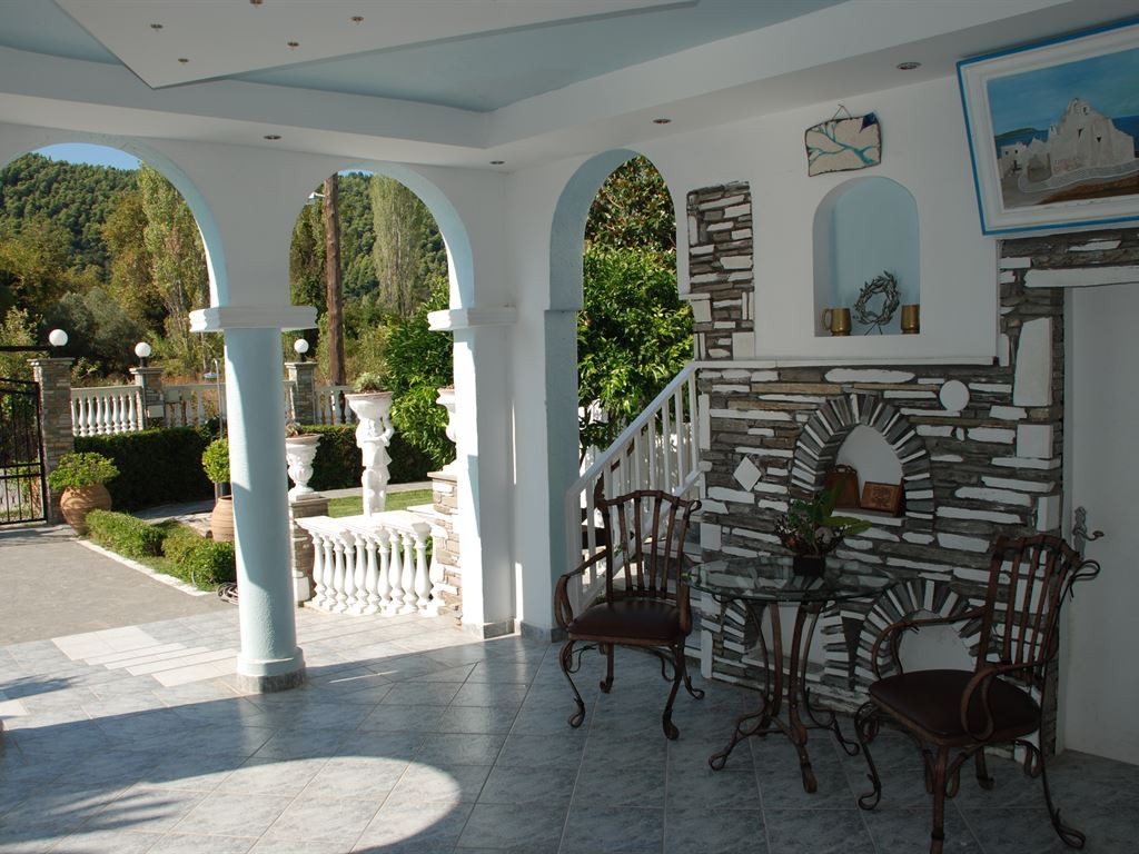DIAPOROS HOTEL