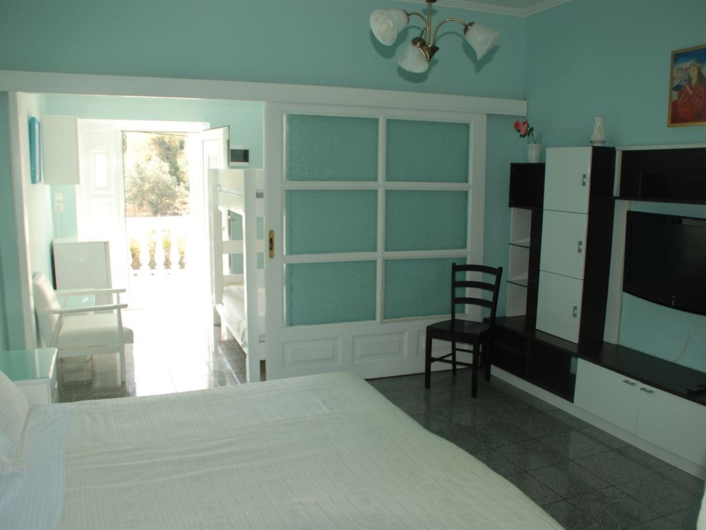DIAPOROS HOTEL