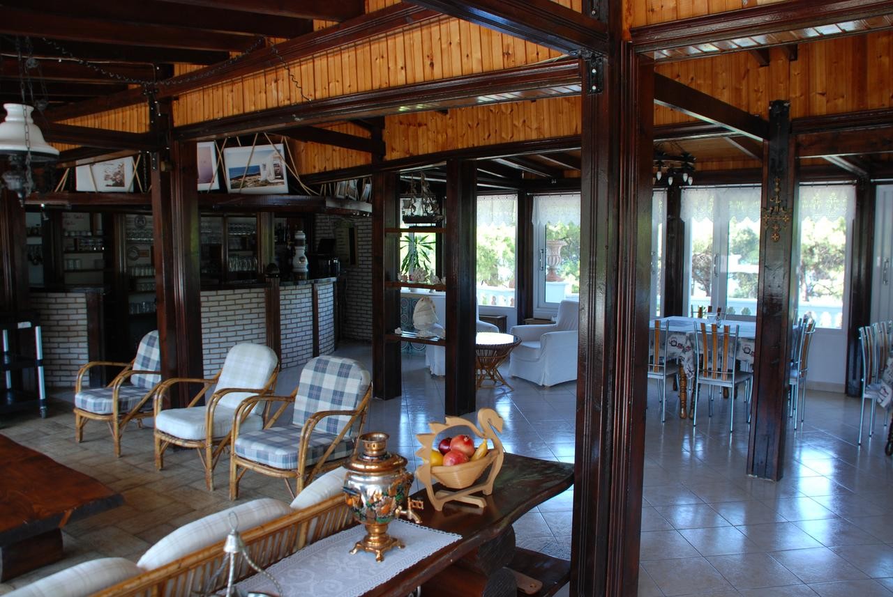 DIAPOROS HOTEL