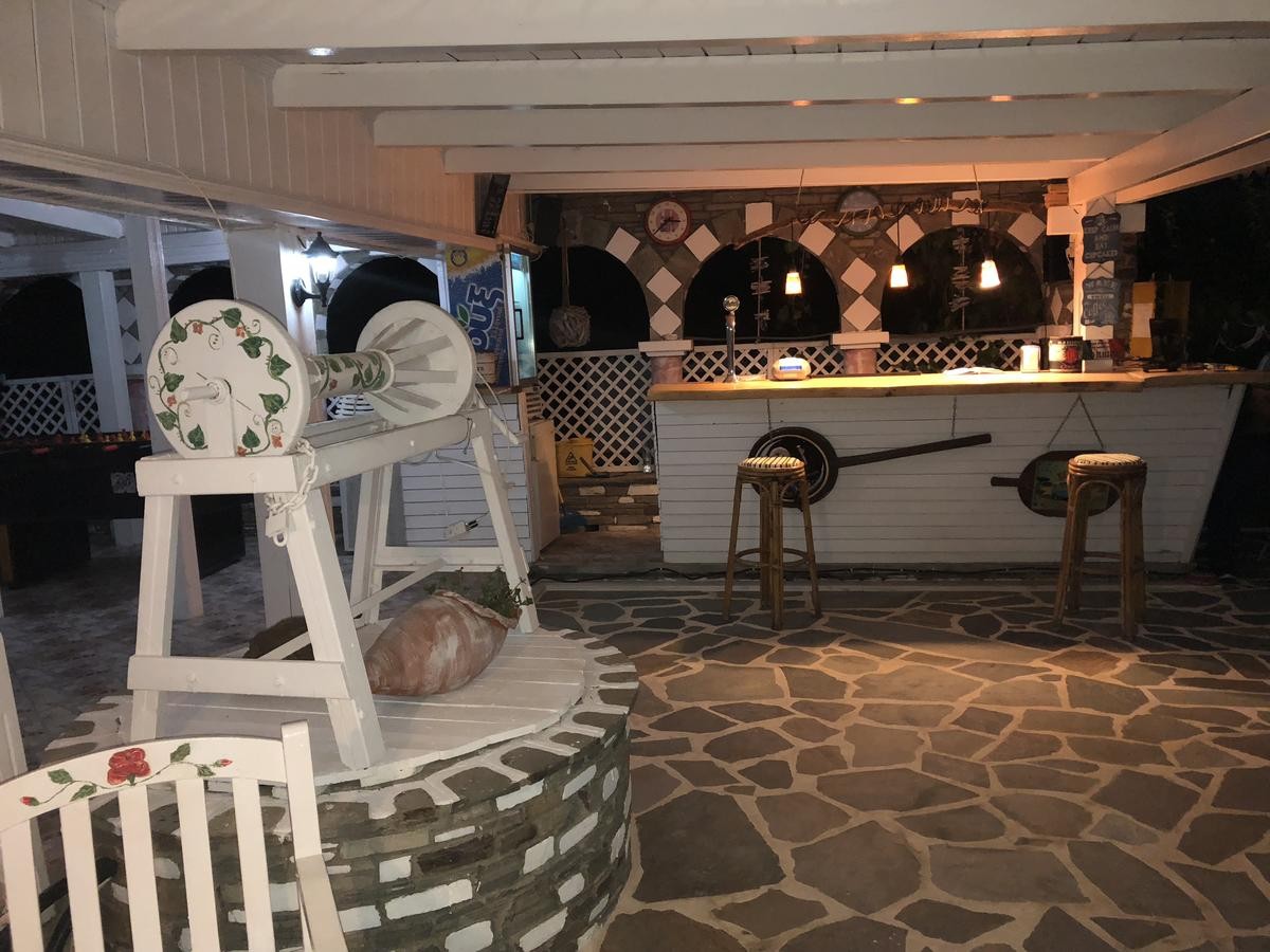 DIAPOROS HOTEL