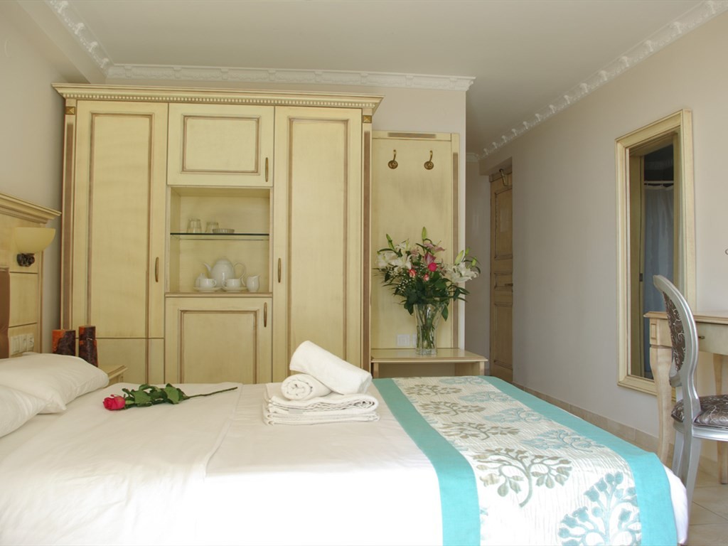PARTHENON ART HOTEL