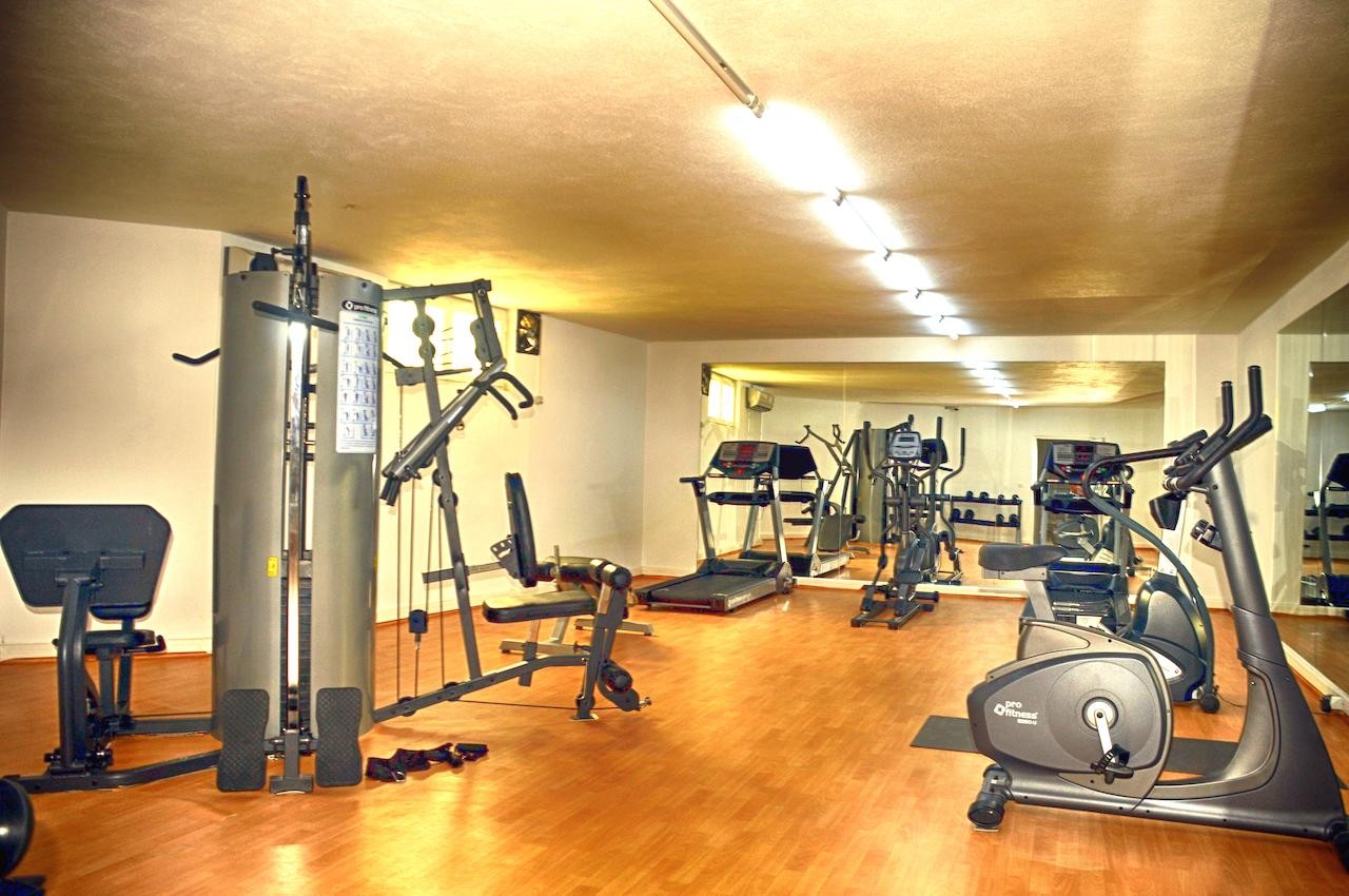 CLUB SHARK HOTEL