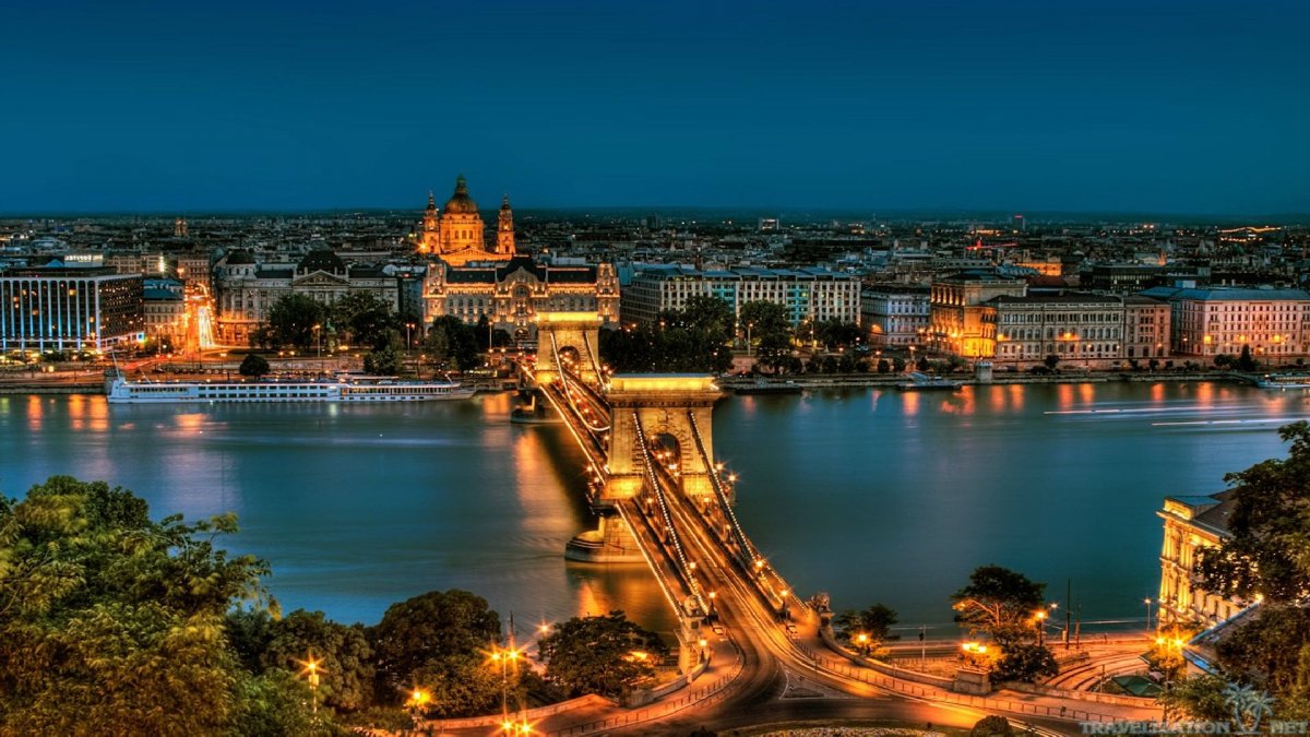 Екскурзия в УНГАРИЯ - Будапеща - коледни базари, 2 НОЩУВКИ, със самолет и обслужване на български език!